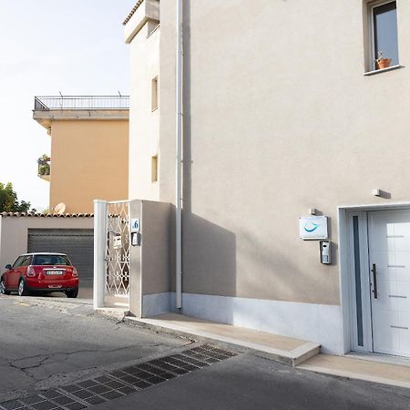 Perla Sul Mare Apartments Giardini Naxos Bagian luar foto
