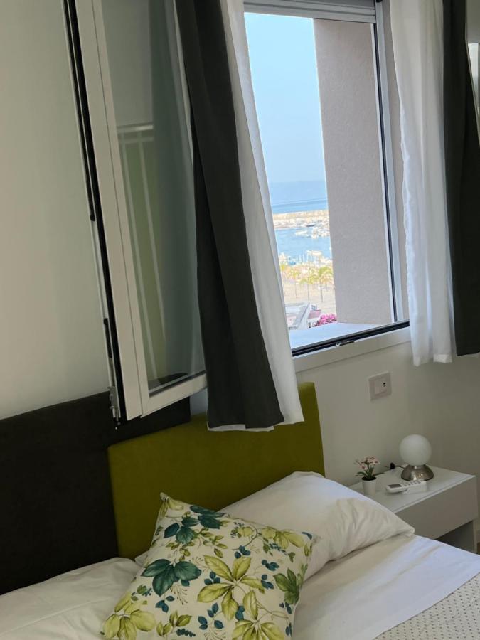 Perla Sul Mare Apartments Giardini Naxos Bagian luar foto