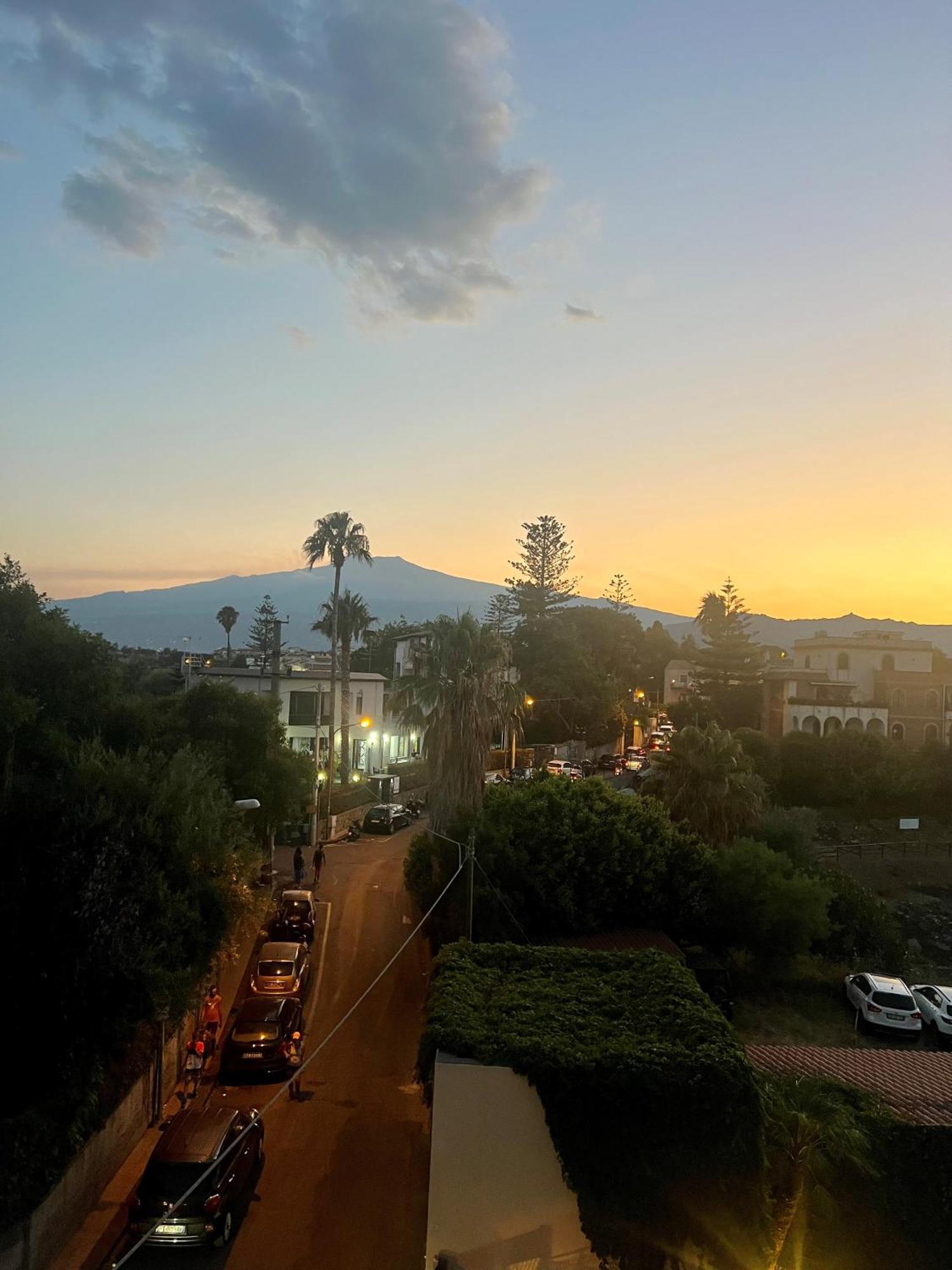 Perla Sul Mare Apartments Giardini Naxos Bagian luar foto