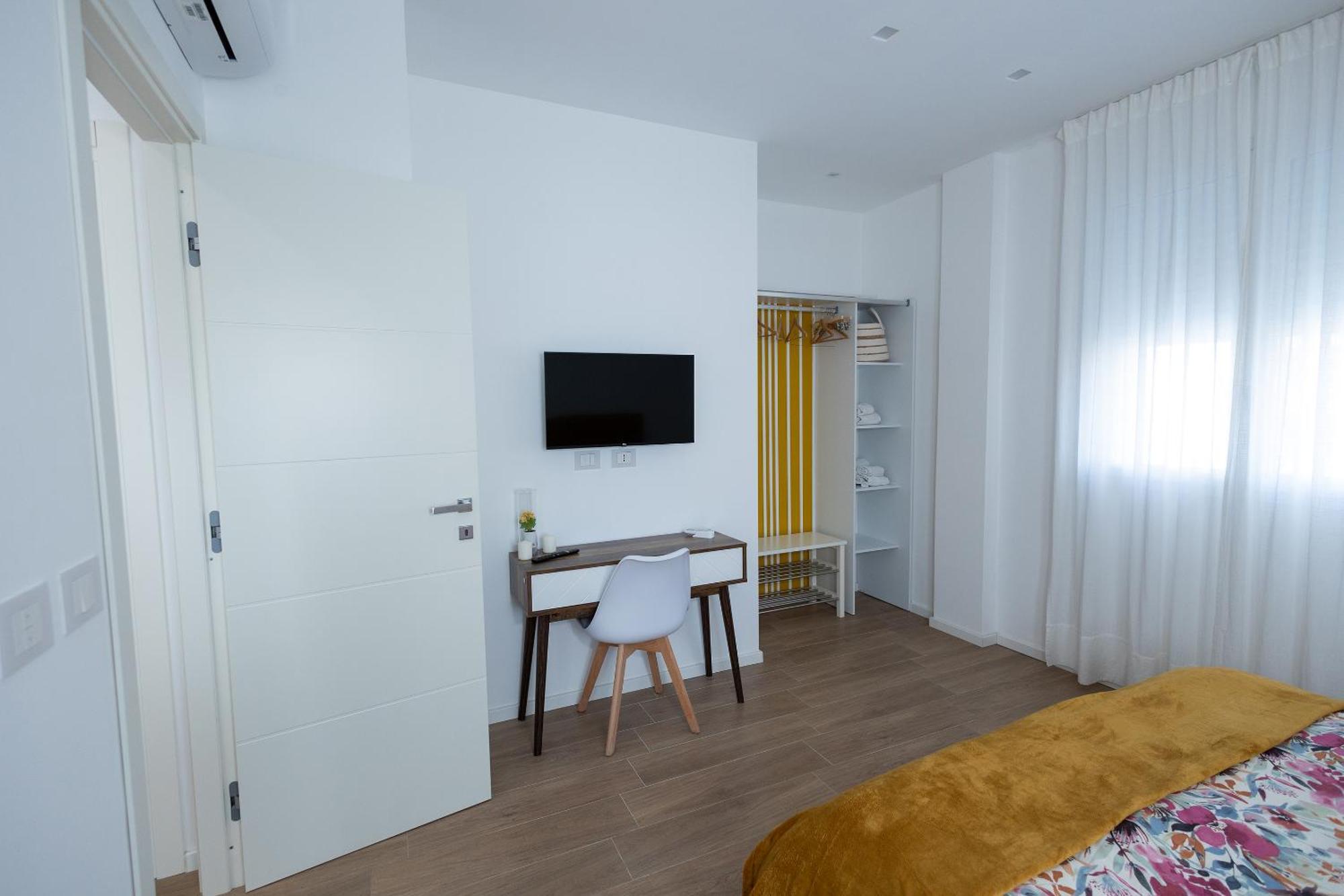 Perla Sul Mare Apartments Giardini Naxos Bagian luar foto