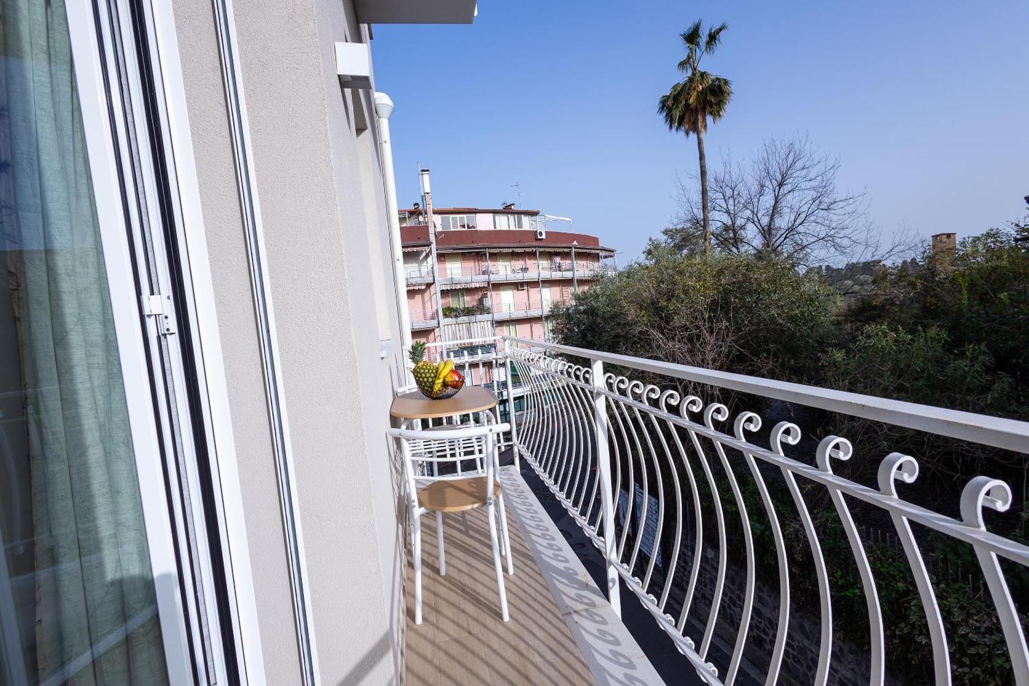 Perla Sul Mare Apartments Giardini Naxos Bagian luar foto